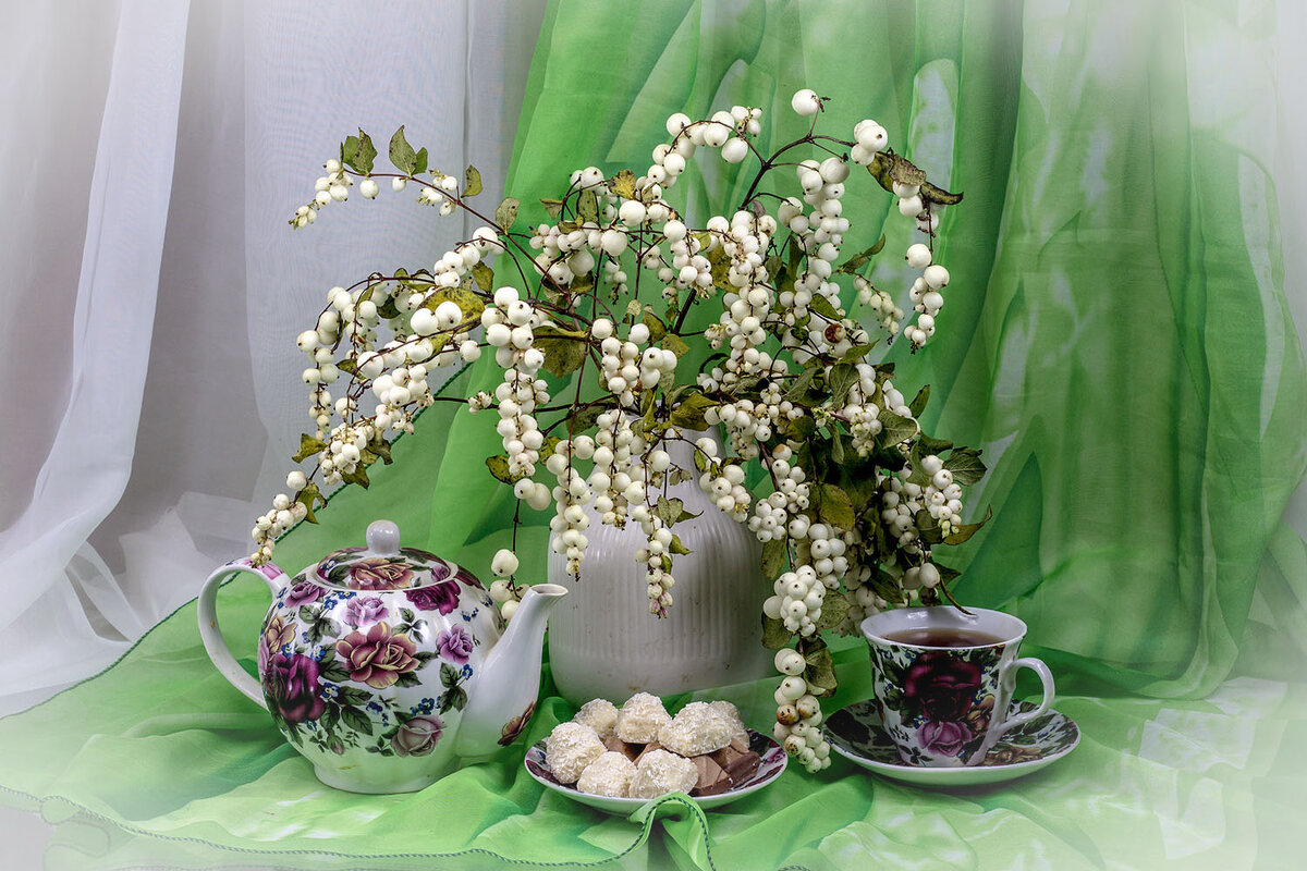 Снежноягодник - Людмила Павловна Крышковец