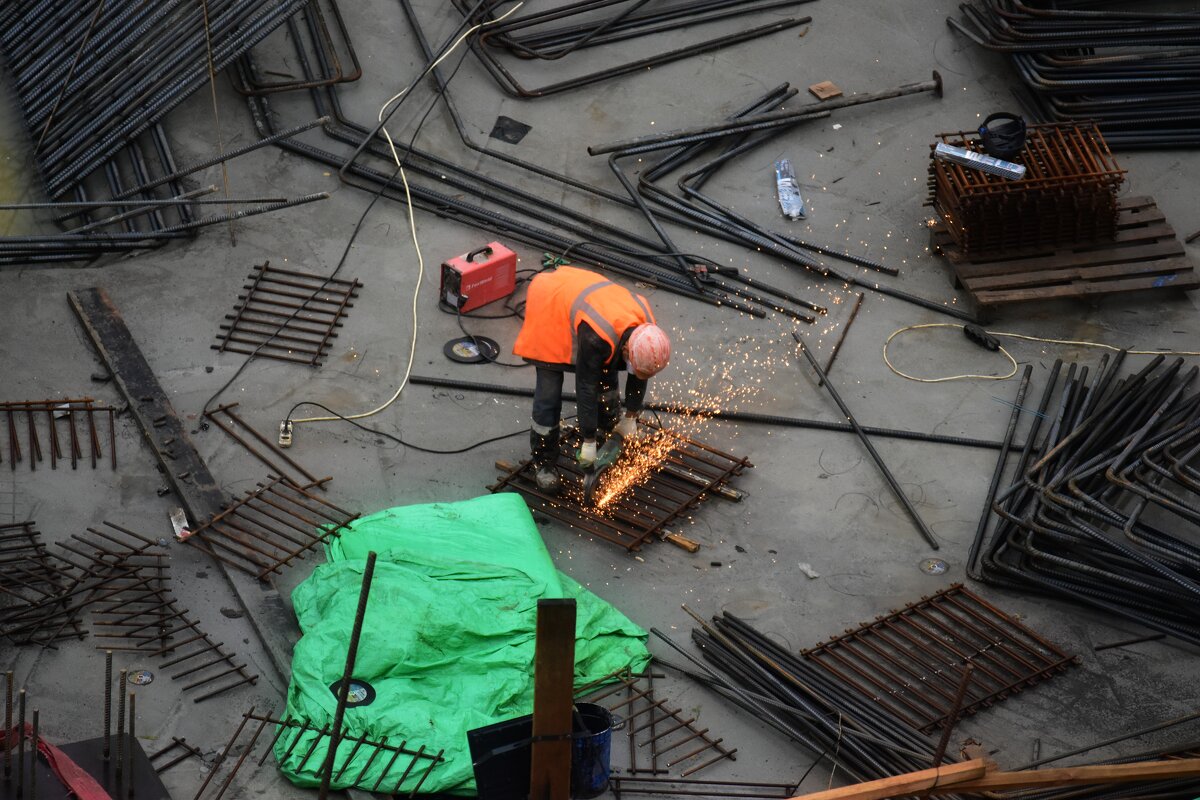 Строитель. - Наталья Вязигина