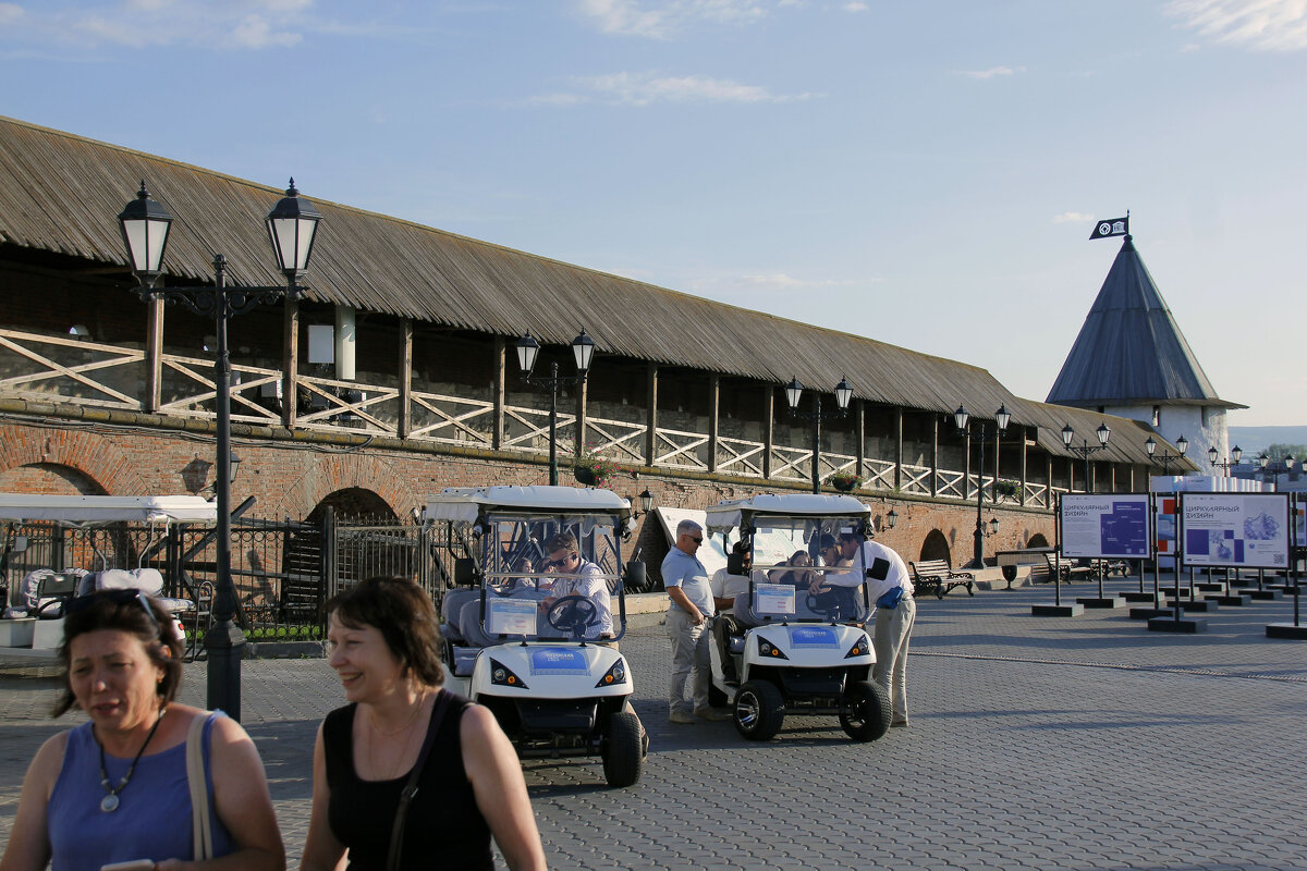 По Казанскому кремлю пешком и в кэбах - Александр Рябчиков