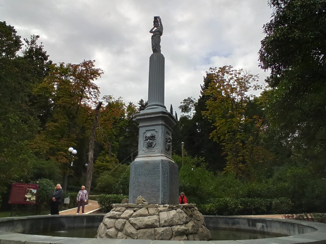 Фонтан «Рахиль» в Гурзуфском парке. Крым. - Галина 