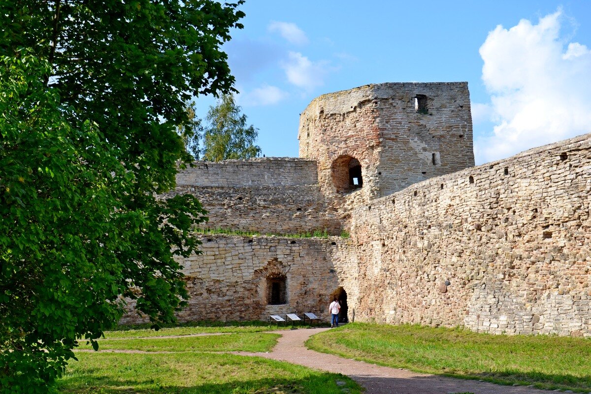 Изборская крепость - главный форпост Средневековой Руси здесь - Виктор Осипчук