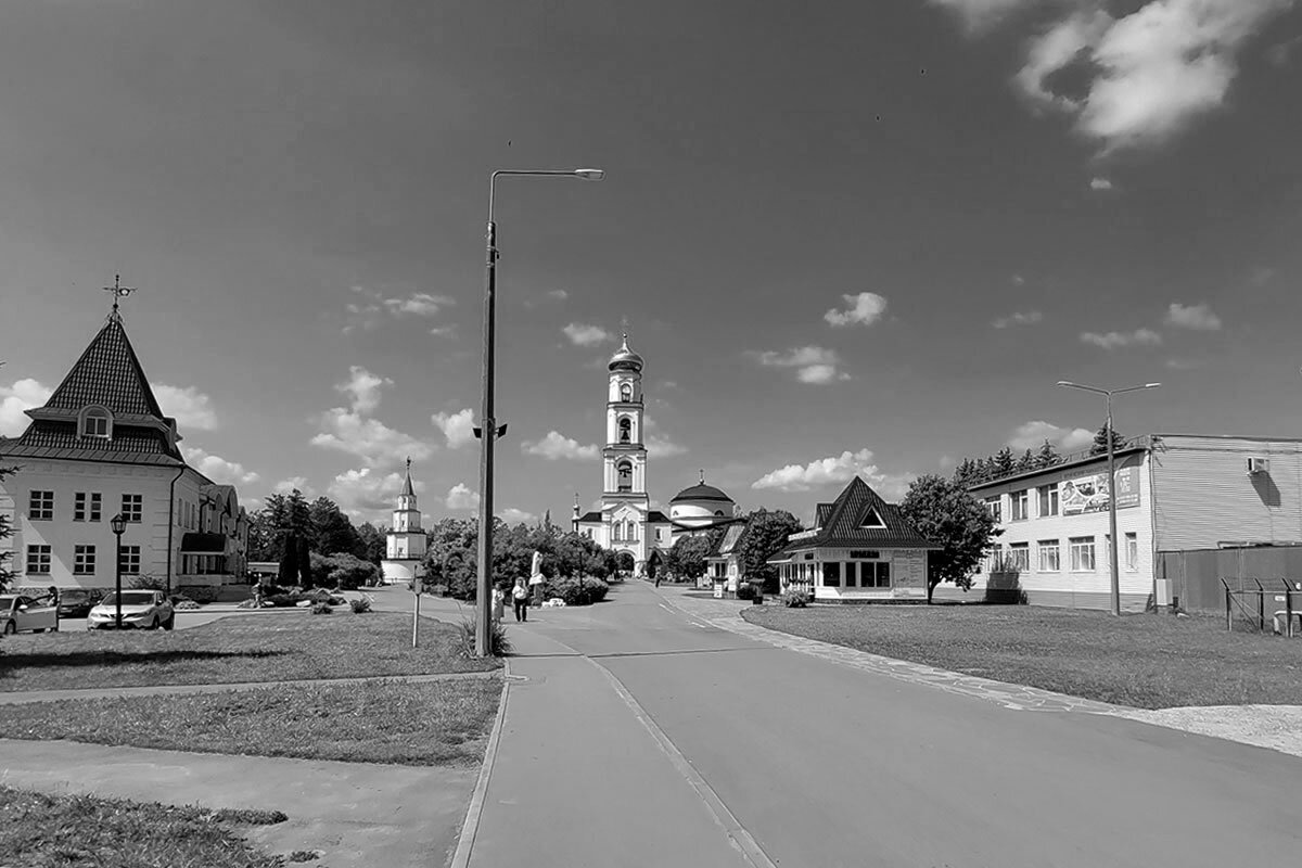 Монастырское подворье - Александр Трухин