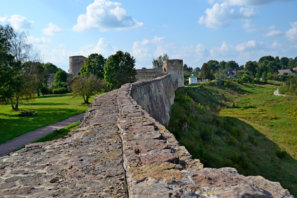 Изборская крепость - главный форпост Средневековой Руси здесь - Виктор Осипчук