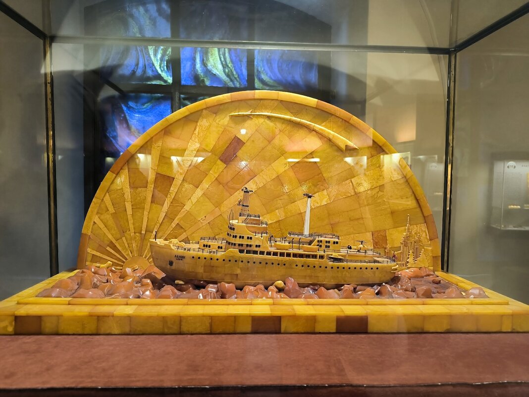 Изделия из янтаря в экспозиции музея. - Ольга Изделия из янтаря в экспозиции музея. - Ольга