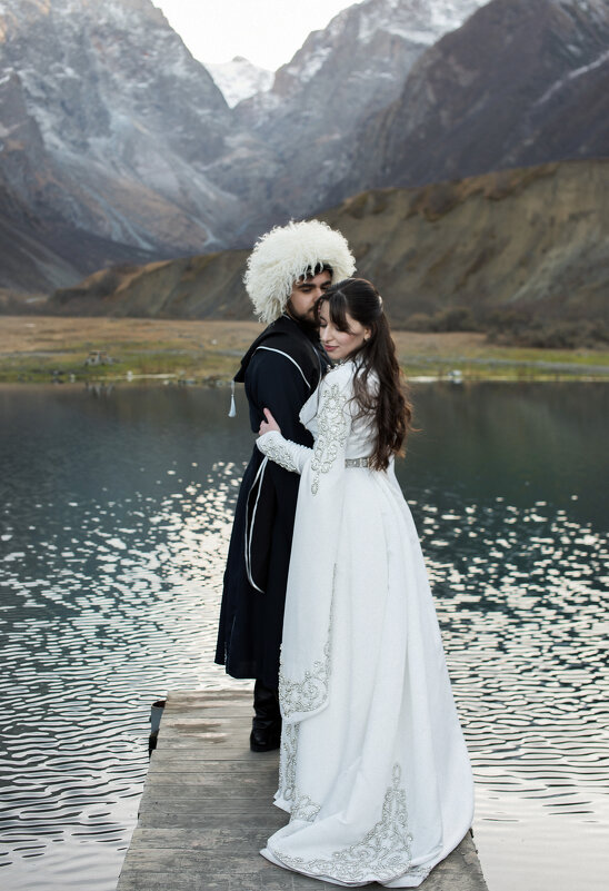 Молодожены - Батик Табуев