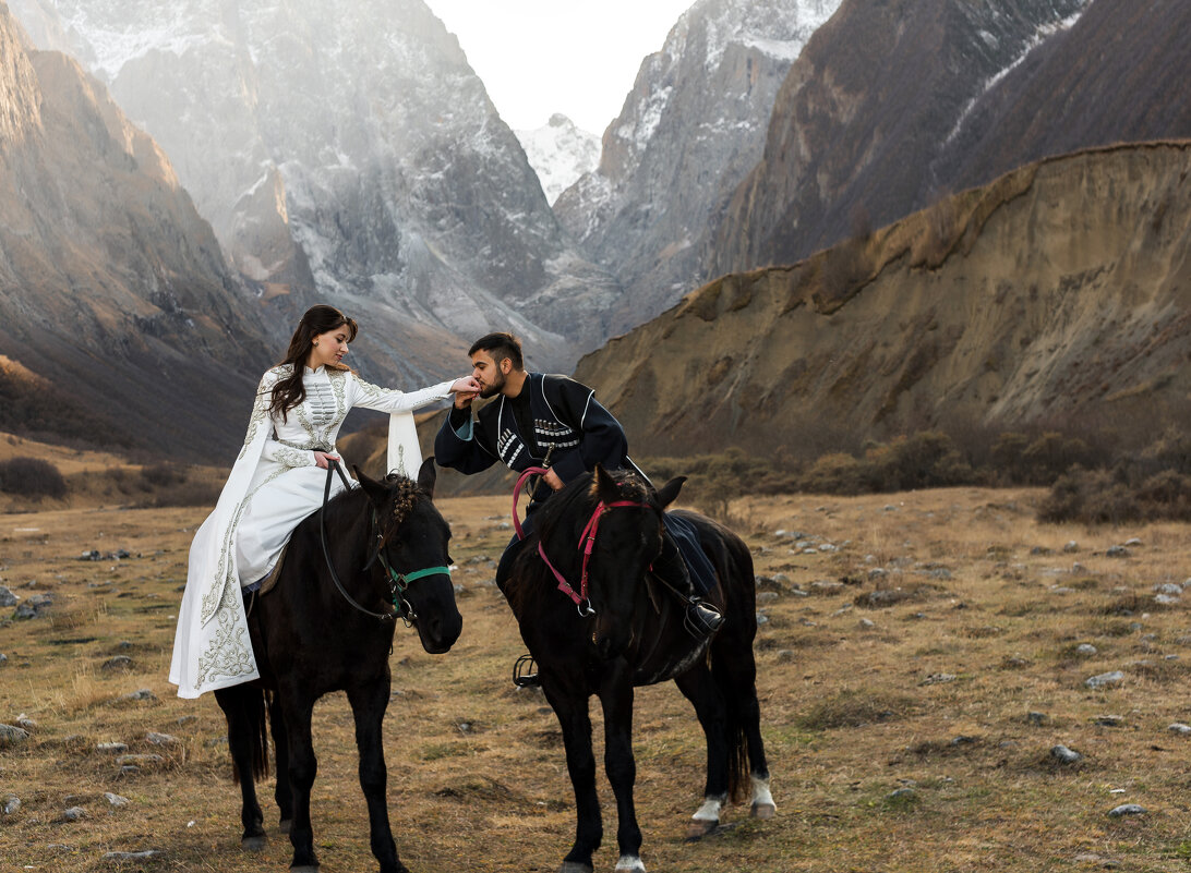 Прогулка на лошадях - Батик Табуев Прогулка на лошадях - Батик Табуев