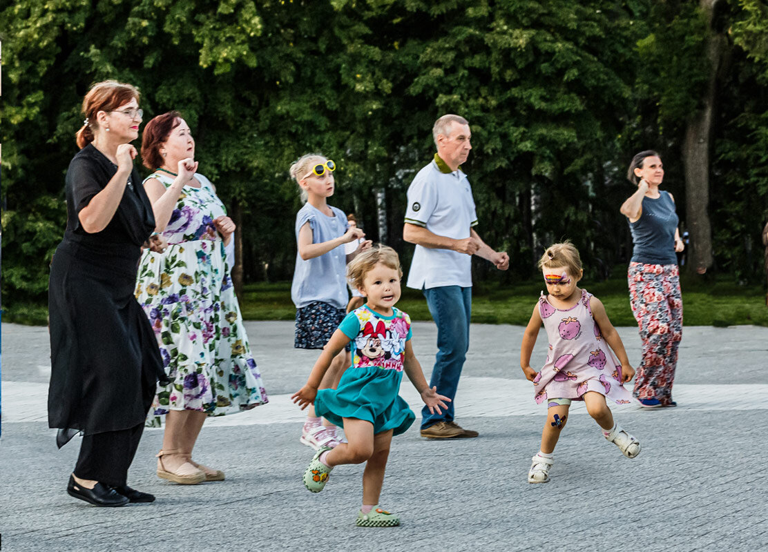 Танцы в парке - SanSan 