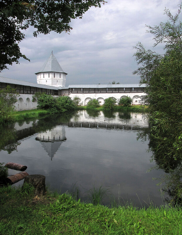 Монастырский пруд и Мельничная башня Спасо-Прилуцкого монастыря - Александр Ильчевский Монастырский пруд и Мельничная башня Спасо-Прилуцкого монастыря - Александр Ильчевский