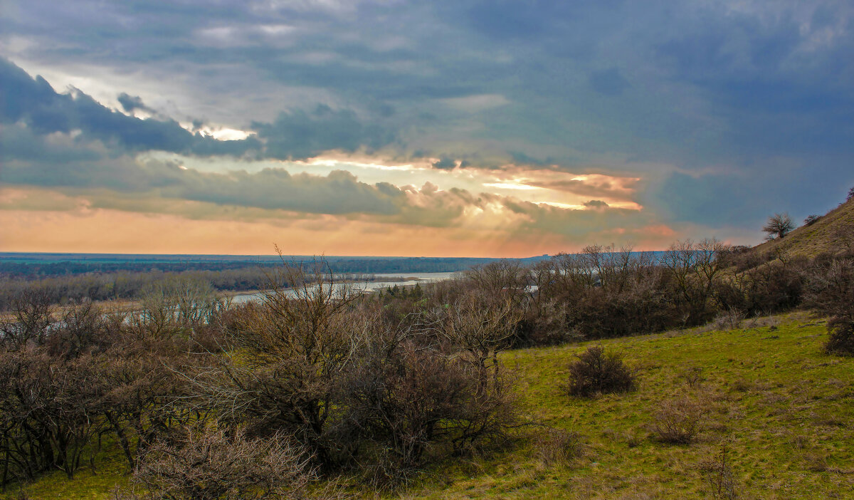 Вечер на Дону. - Александр. AVG100 ---