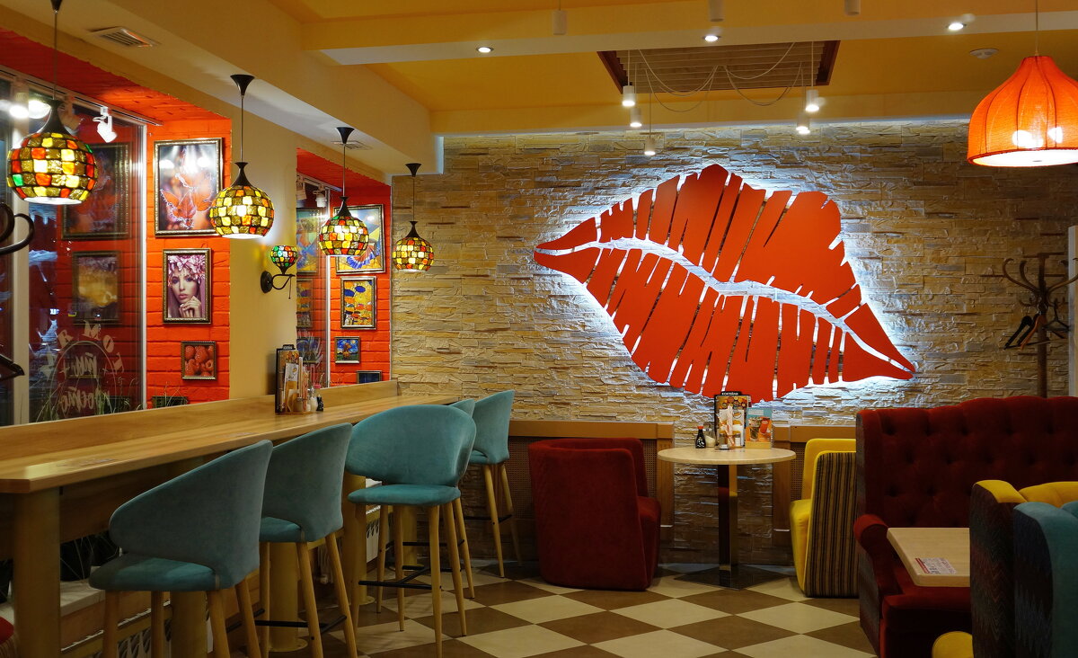 В кафе города Пермь . - Нэлли Обертынская В кафе города Пермь . - Нэлли Обертынская