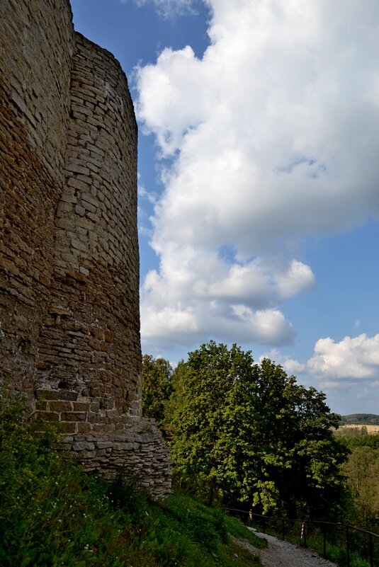 Изборская крепость - главный форпост Средневековой Руси - Виктор Осипчук Изборская крепость - главный форпост Средневековой Руси - Виктор Осипчук