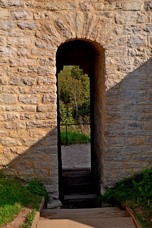 Изборская крепость - главный форпост Средневековой Руси - Виктор Осипчук Изборская крепость - главный форпост Средневековой Руси - Виктор Осипчук