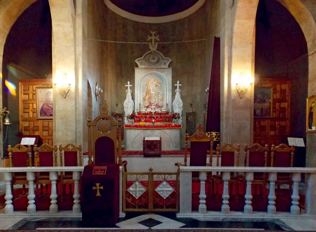 В  армянской церкви Сурб Вардан - Galina Solovova