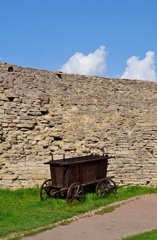 Изборская крепость - главный форпост Средневековой Руси - Виктор Осипчук