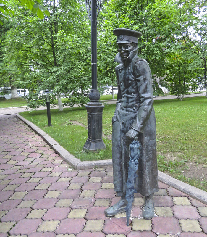 «Человек в футляре» в сквере «Чехов-центра» - ИРЭН@ .