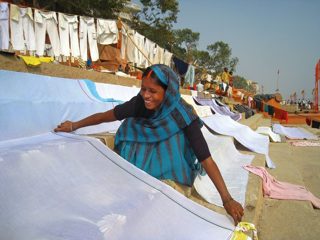 Девушка с бельём, Варанаси, Индия. - unix (Илья Утропов)