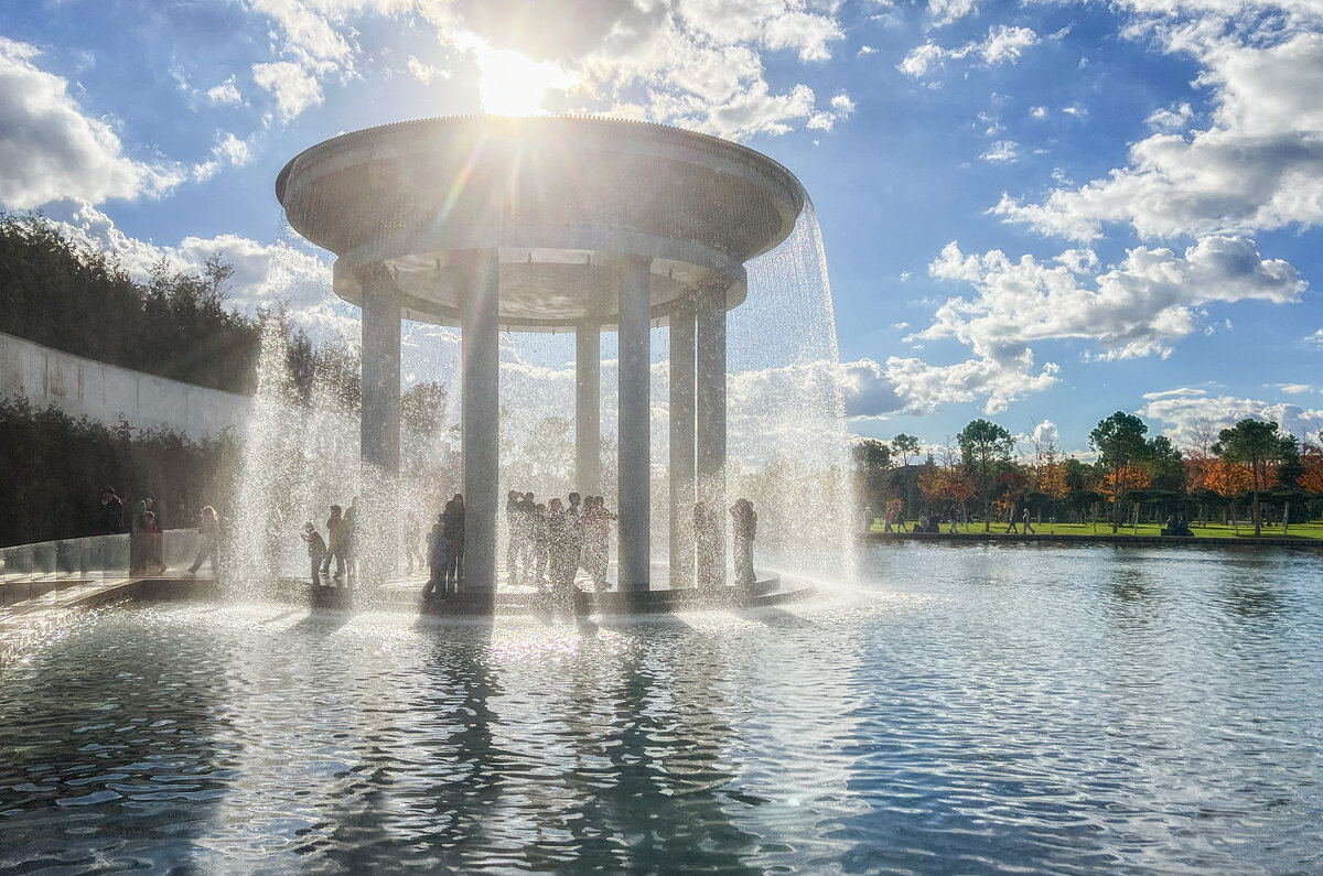 Краснодар. Парк Галицкого. Озеро любви с фонтаном "Ротонда" - Galina 