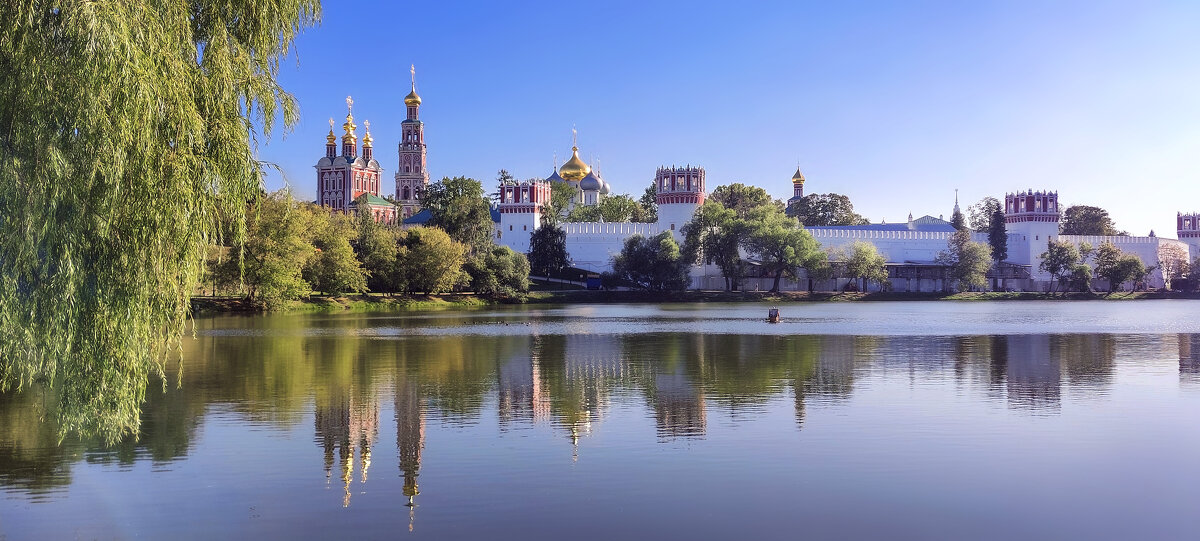 Новодевичий монастырь в Москве - Денис Масленников
