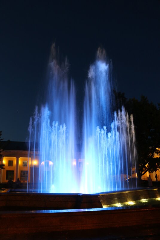 Вечер у фонтана - Ольга 