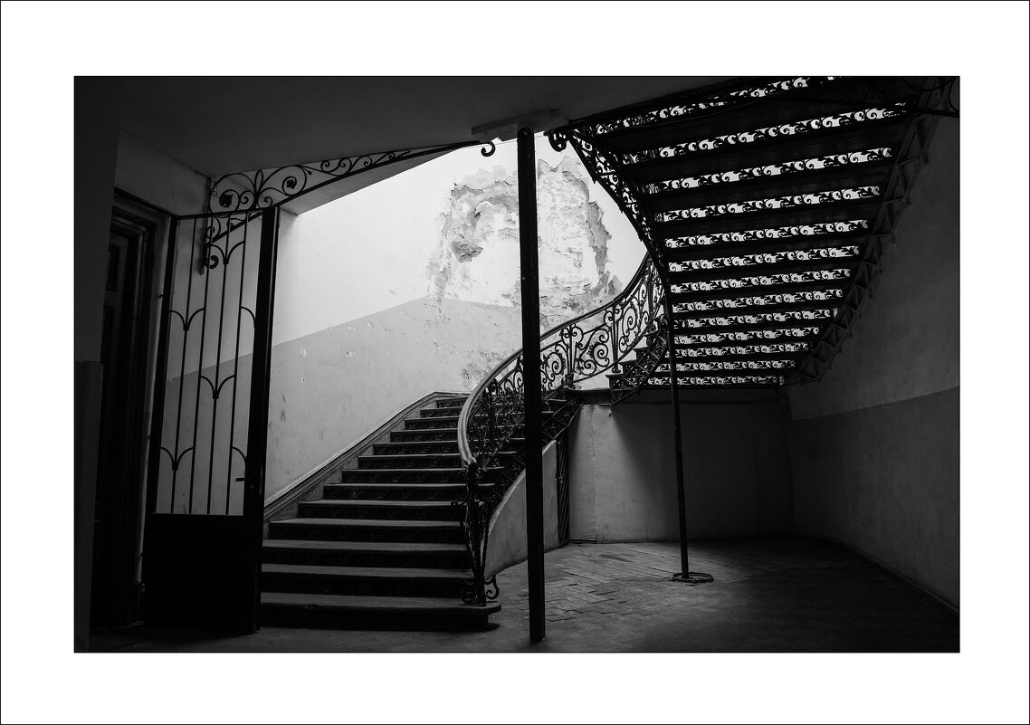 Тбилиси. Парадное. - Aleks Lebedev