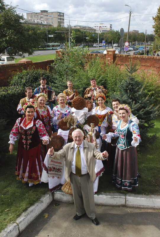 АНСАМБЛЬ "БЕСЕДА". РУКОВОДИТЕЛЬ и СОЗДАТЕЛЬ КОМПОЗИТОР ЛЕОНИД ЗАХЛЕВНЫЙ - Юрий Иванов
