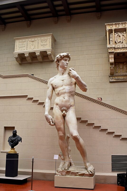 Слепок статуи «Давид» работы Микеланджело Буонарроти. - Татьяна Помогалова