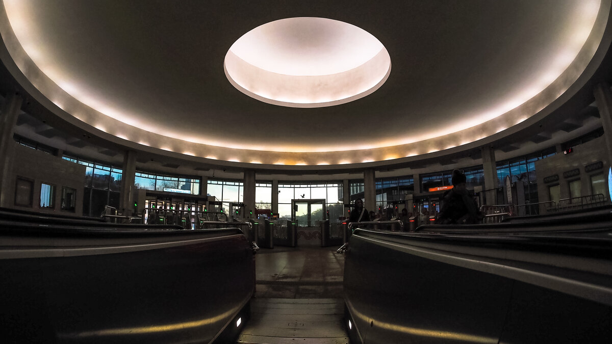 Метро - юрий поляков