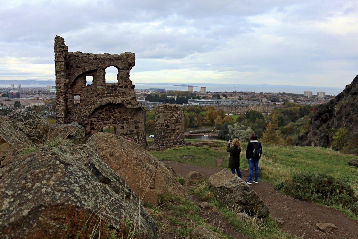 Развалины над Эдинбургом - Ольга 