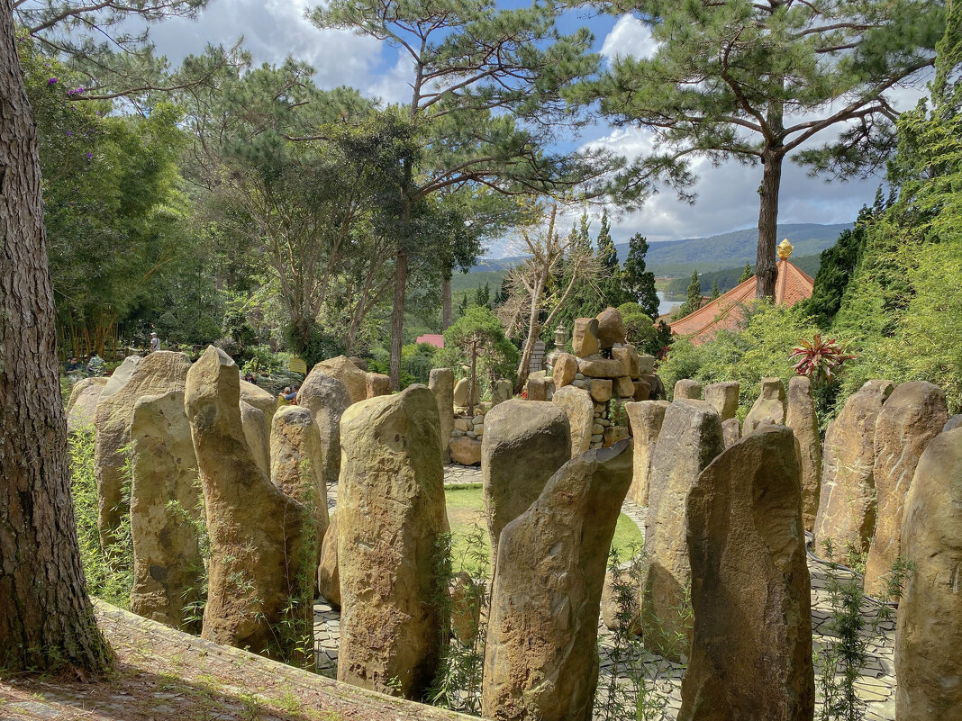 В парке монастыря Чук Лам. Далат. - Людмила Гулина