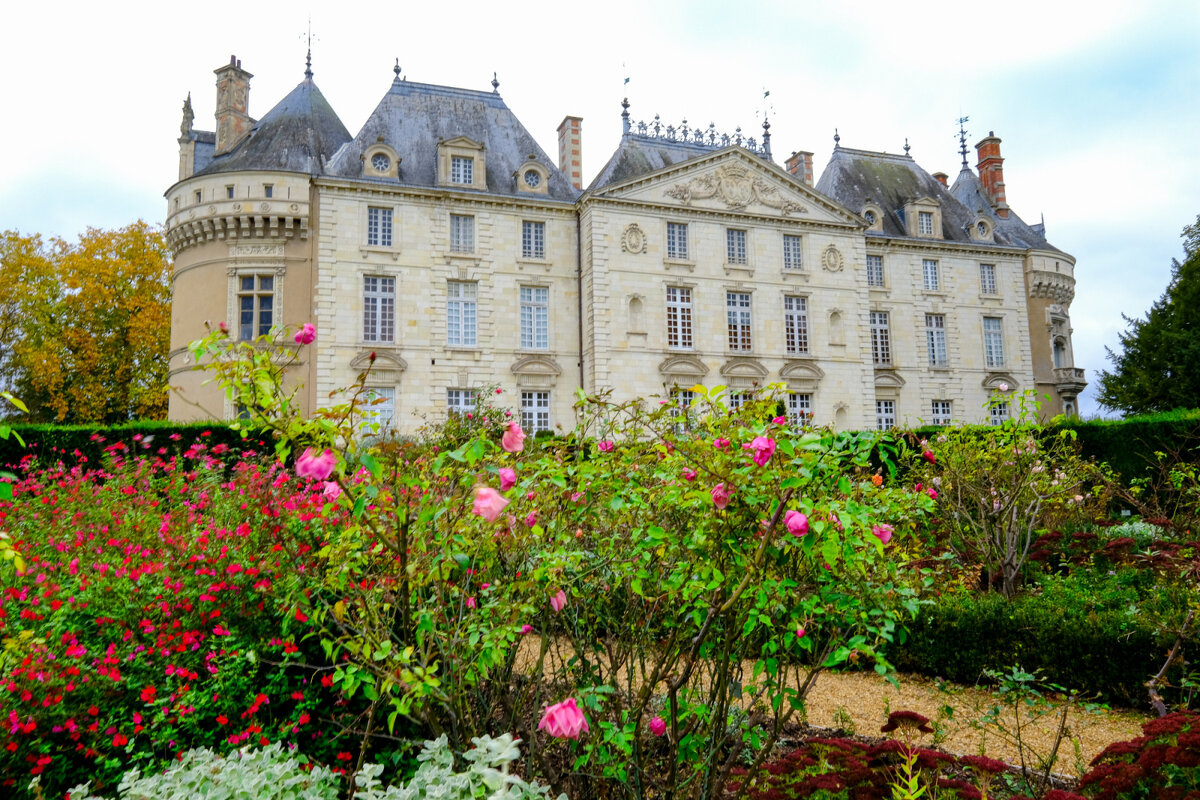 Замок Люде на задней стороне - Георгий А