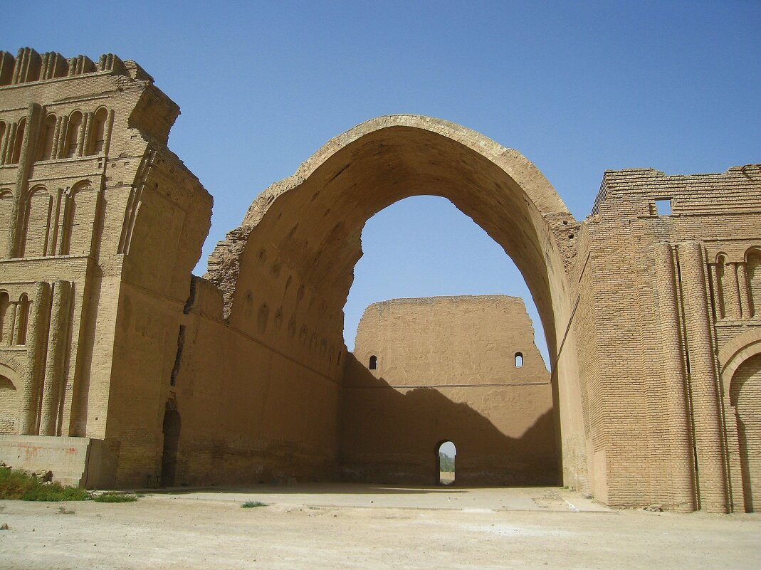 Руины дворца последнего правителя Персии, Ирак. - unix (Илья Утропов) Руины дворца последнего правителя Персии, Ирак. - unix (Илья Утропов)