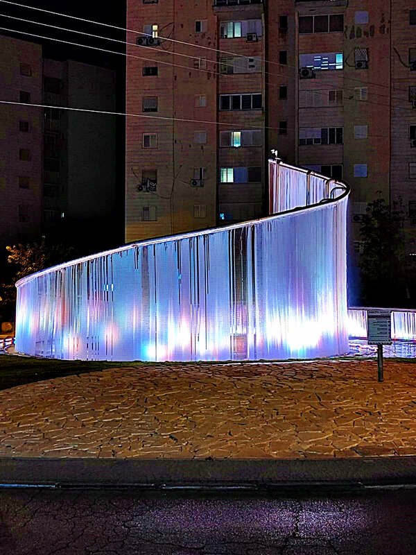 ФОНТАНЫ   РАЗНЫЕ   БЫВАЮТ - Анатолий Малобродский