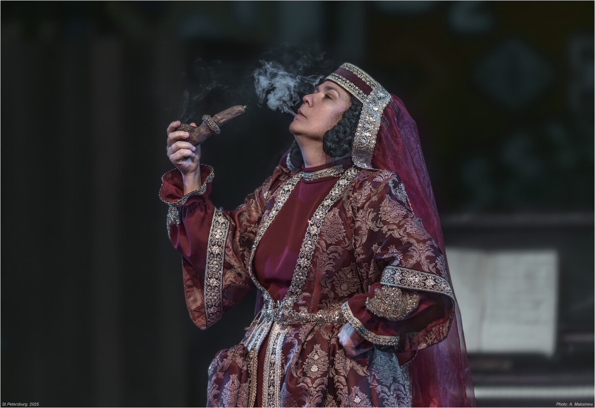 Актриса з. а. Санкт-Петербурга Наталья Парашкина в роли Ханумы. - Александр Максимов Актриса з. а. Санкт-Петербурга Наталья Парашкина в роли Ханумы. - Александр Максимов