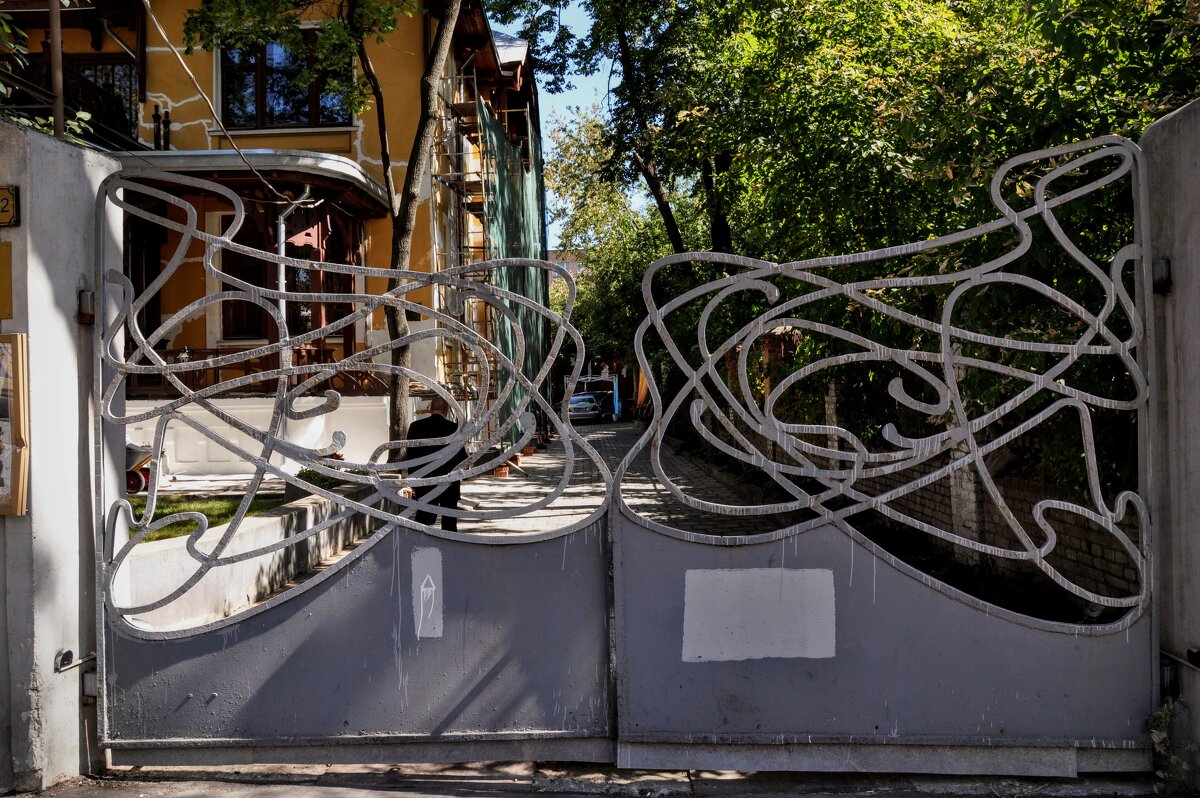 Как меня не пустили на территорию особняка,,,) - Анатолий Колосов Как меня не пустили на территорию особняка,,,) - Анатолий Колосов