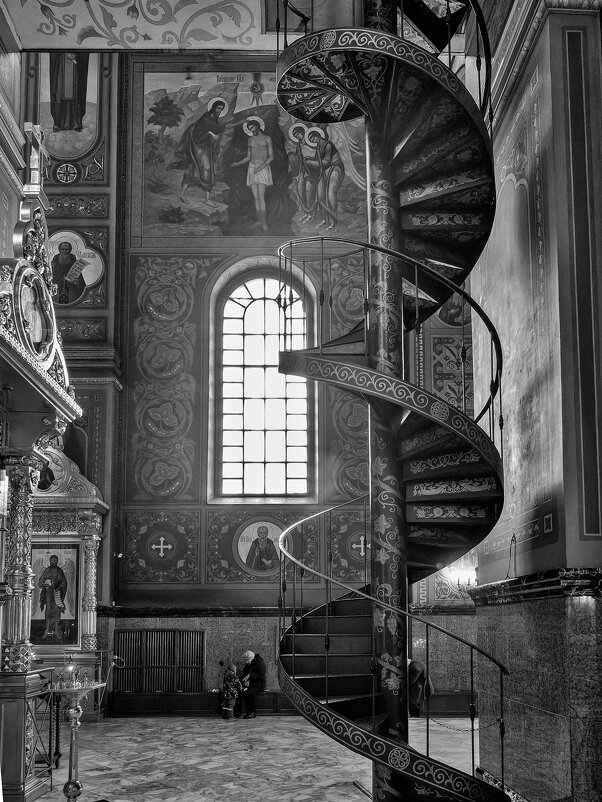 В храме... - Максим Сорокин