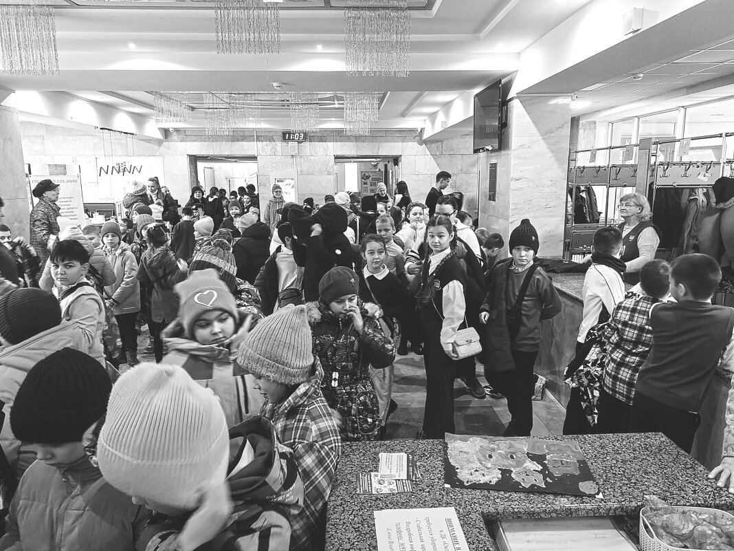 школота наводит суету в ДК - Артём 