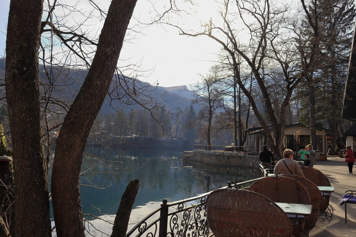 На голубом озере. - Александр Николаев