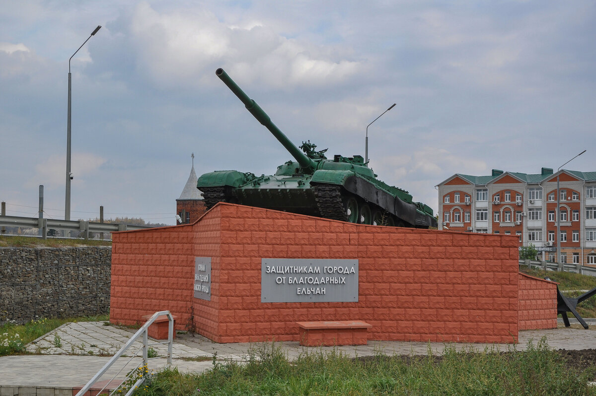 Памятник воинам 150-й отдельной танковой бригады - Татьяна Машошина