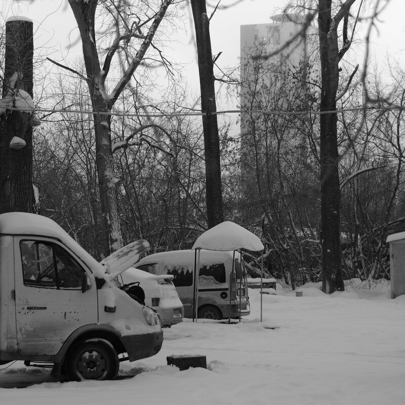 На задворках - Сергей Сергеев