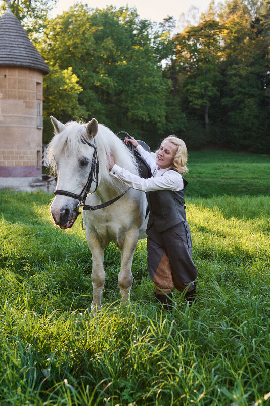Всадница - Hildegard Eisenschild Всадница - Hildegard Eisenschild