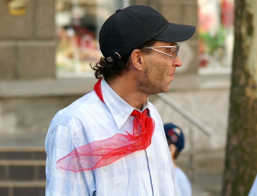 Как повяжешь галстук - береги его. Он ведь с нашим знаменем цвета одного... - Сергей Порфирьев Как повяжешь галстук - береги его. Он ведь с нашим знаменем цвета одного... - Сергей Порфирьев