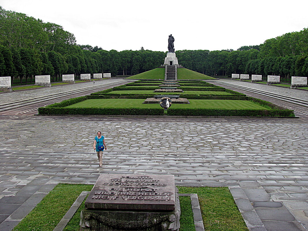 Берлин. Трептов - парк. - Владимир Драгунский Берлин. Трептов - парк. - Владимир Драгунский
