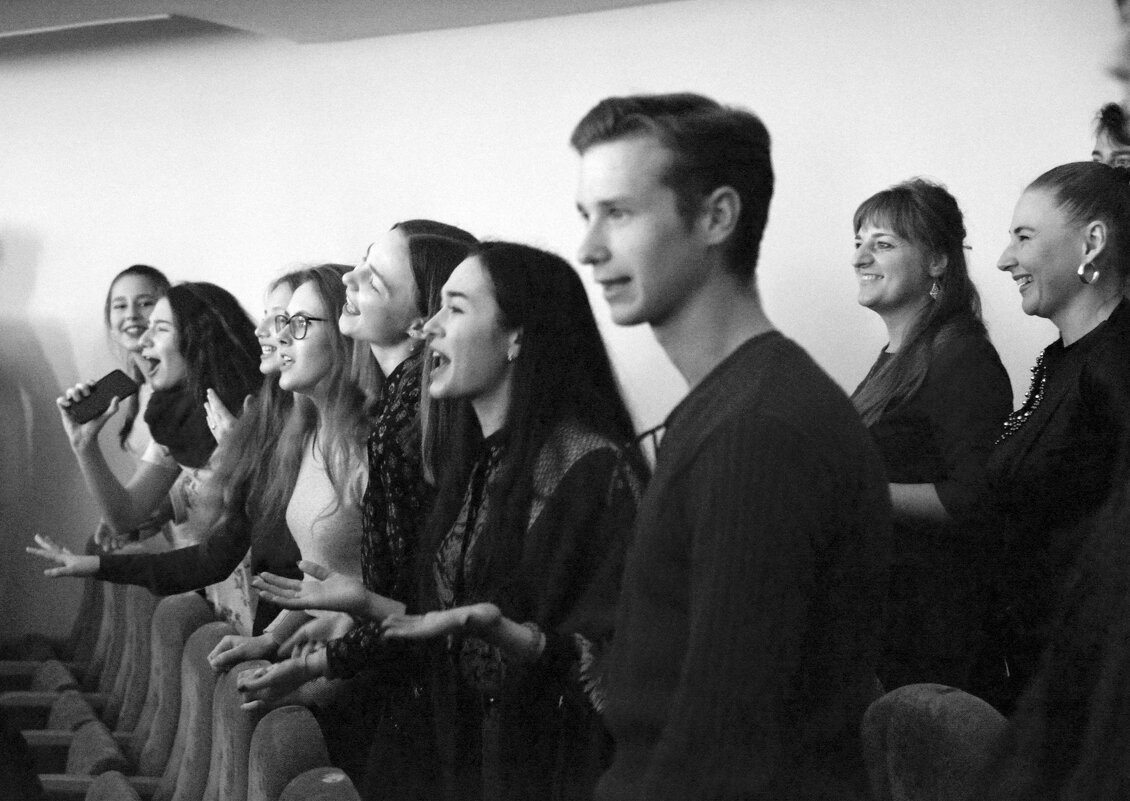 ЭКСПАНСИВНЫЕ ЗРИТЕЛИ - Юрий Иванов ЭКСПАНСИВНЫЕ ЗРИТЕЛИ - Юрий Иванов