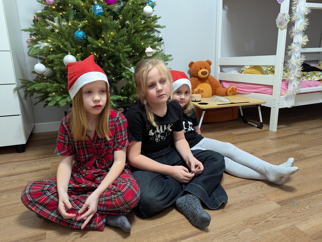 Скоро праздники - Андрей Хлопонин Скоро праздники - Андрей Хлопонин