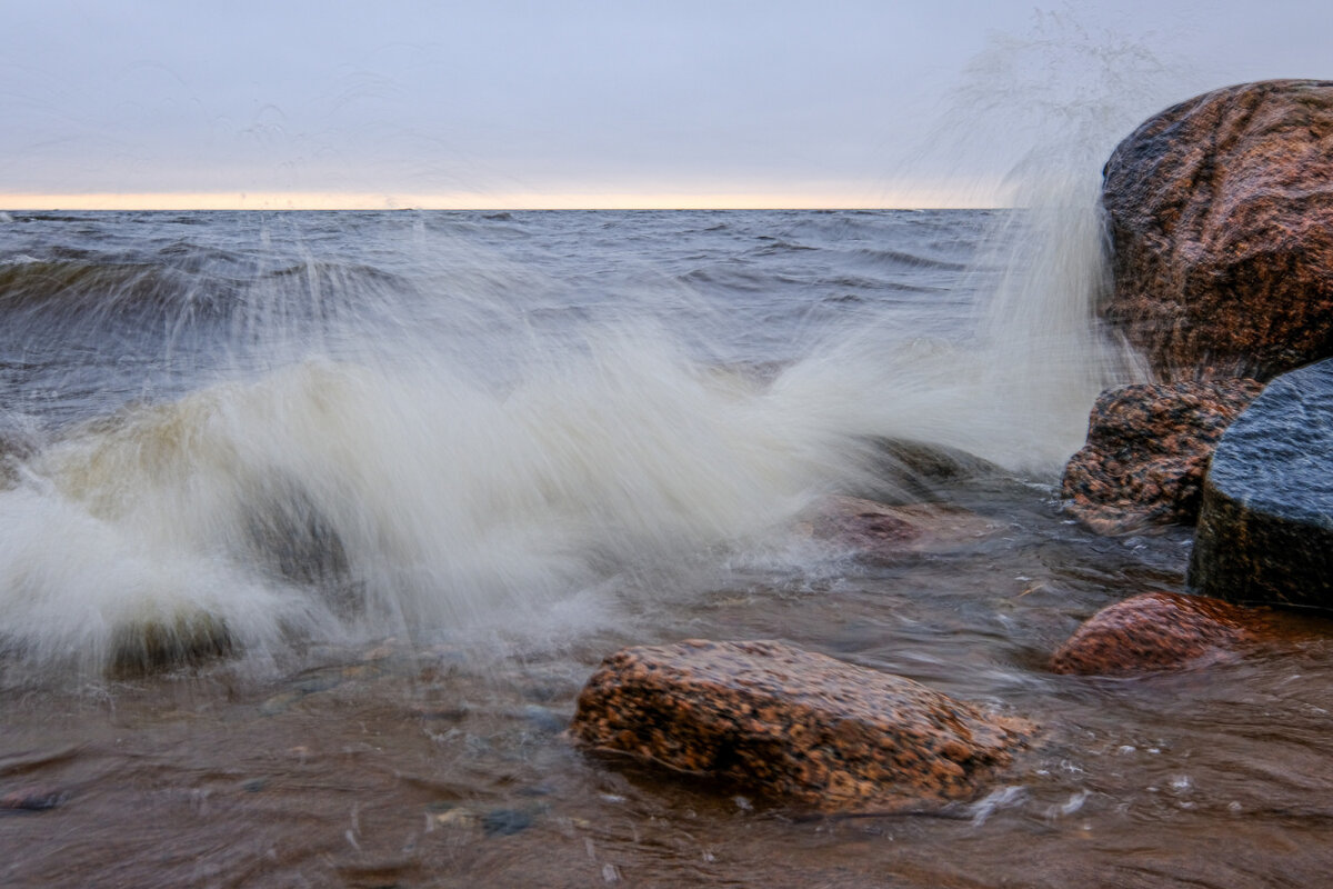 Камни не помещают волны идти вперёд - Георгий А Камни не помещают волны идти вперёд - Георгий А