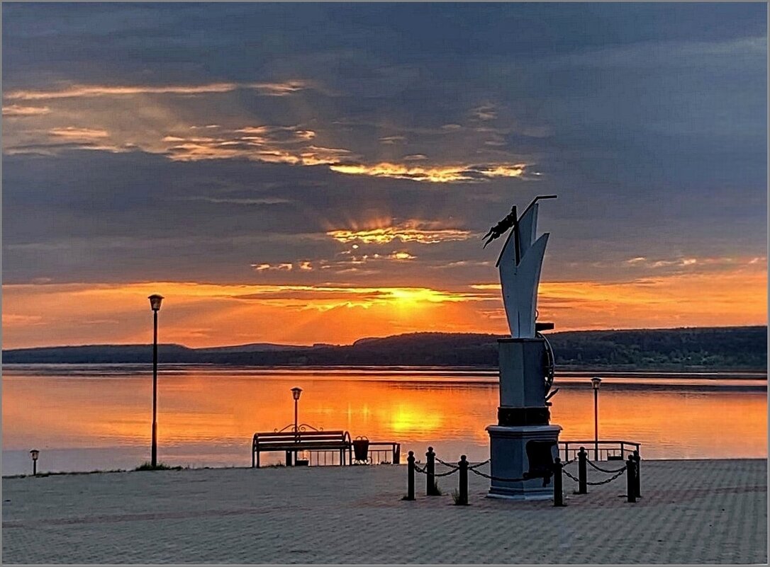 Вечерний закат над Камой ... - Валентина Надсон