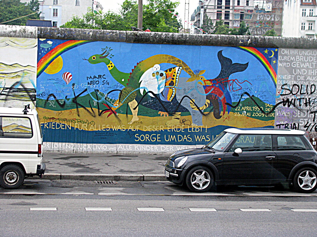 Вдоль Берлинской стены, на автобусе. - Владимир Драгунский Вдоль Берлинской стены, на автобусе. - Владимир Драгунский