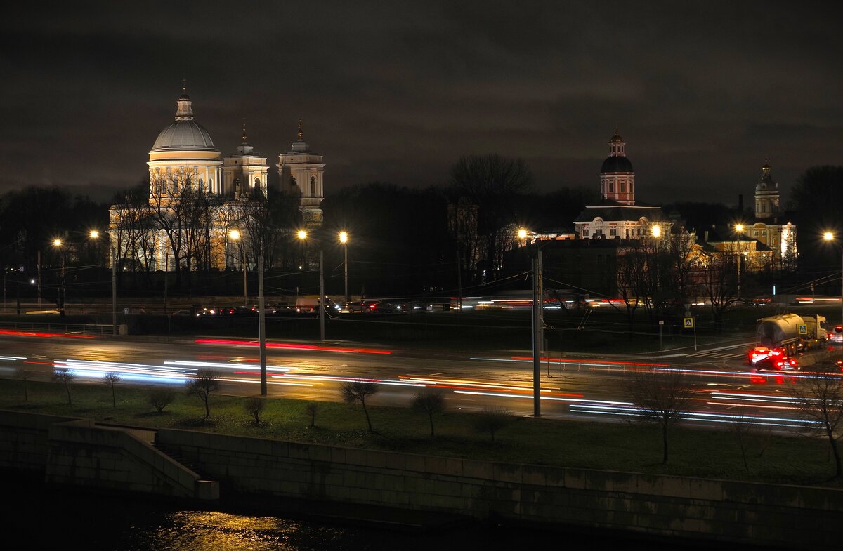 Александро-Невская лавра вечером (вид с моста Александра Невского) - Магомед .