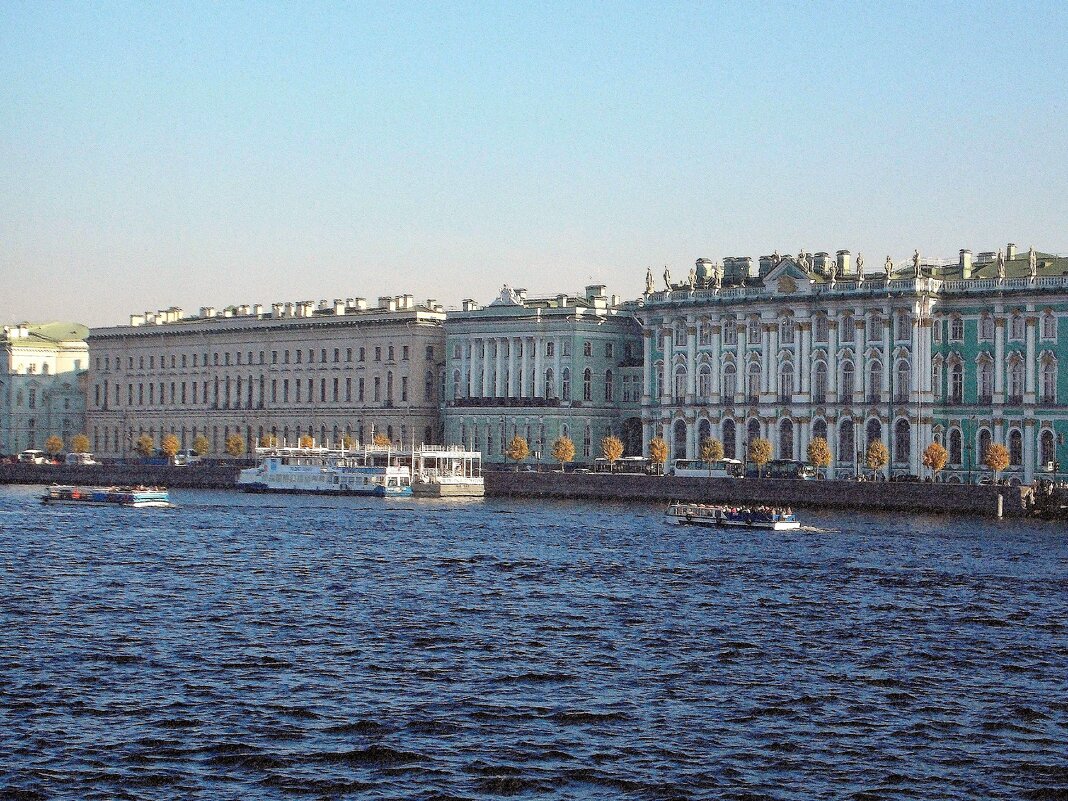 Главный музейный комплекс. Вид с Дворцового моста - Фотогруппа Весна Главный музейный комплекс. Вид с Дворцового моста - Фотогруппа Весна