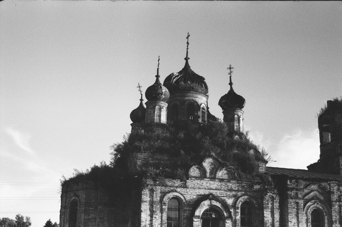 Заброшенная церковь - Алексей Лапин